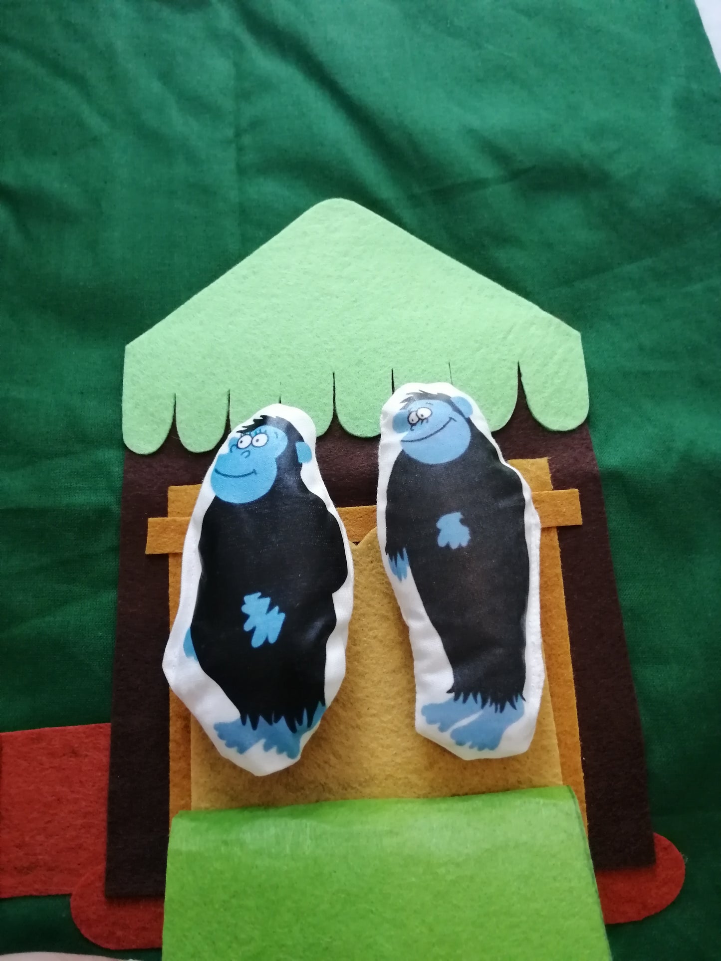 Trois courageux petits gorilles